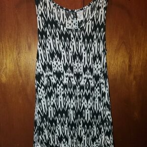 H&M Black and White Abstract Tank Top with Rounded Neckline